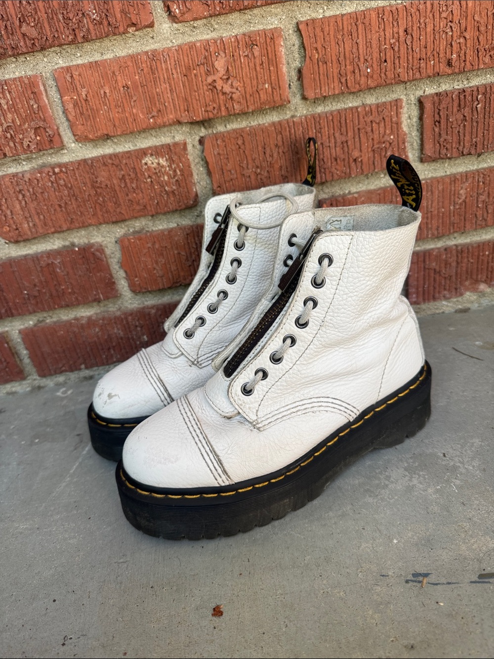 Dr Marten Sinclair Milled Nappa Platforn Boots